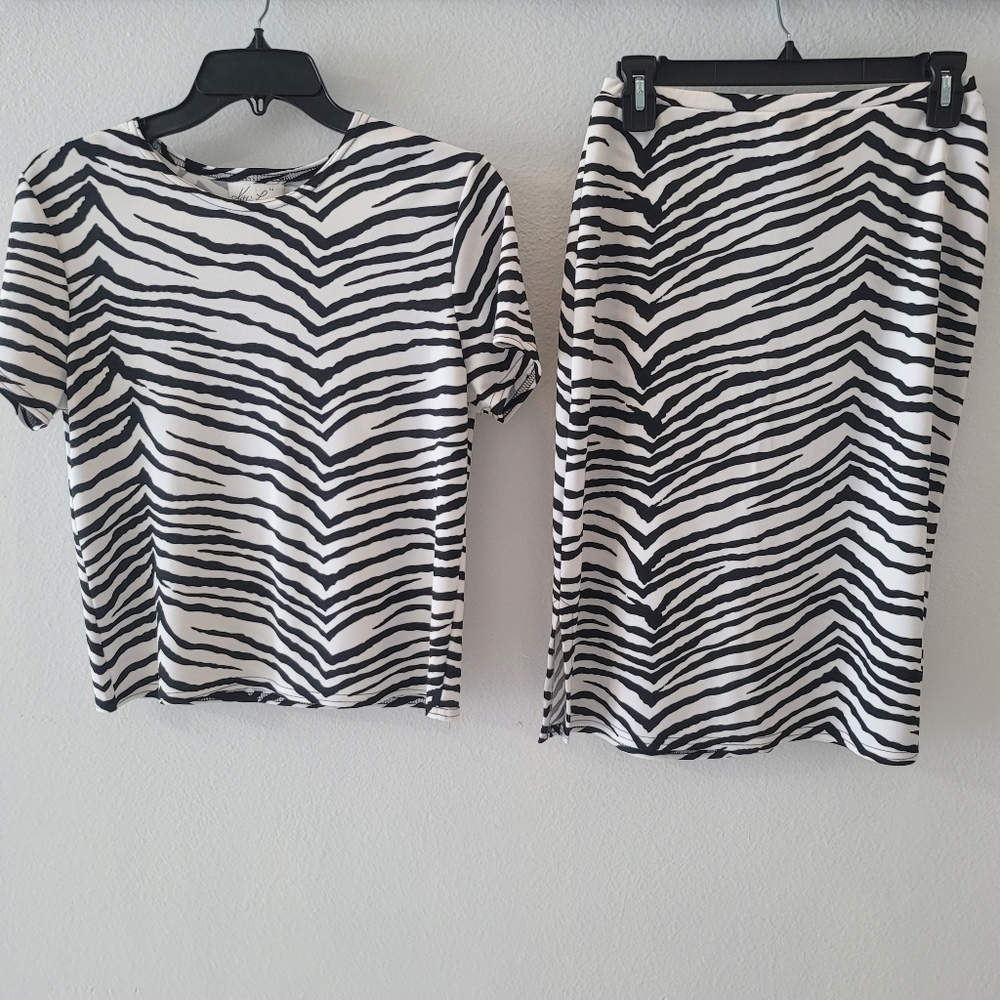 Kathie Lee Collection Black and White Zebra Print Top and Skirt Set Size S